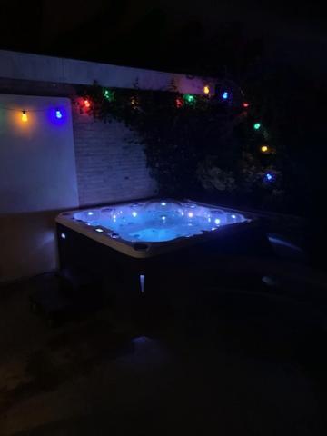 Villa Cosy Central Incl Jacuzzi Near Trainstation, Beach And City ヘームステーデ エクステリア 写真